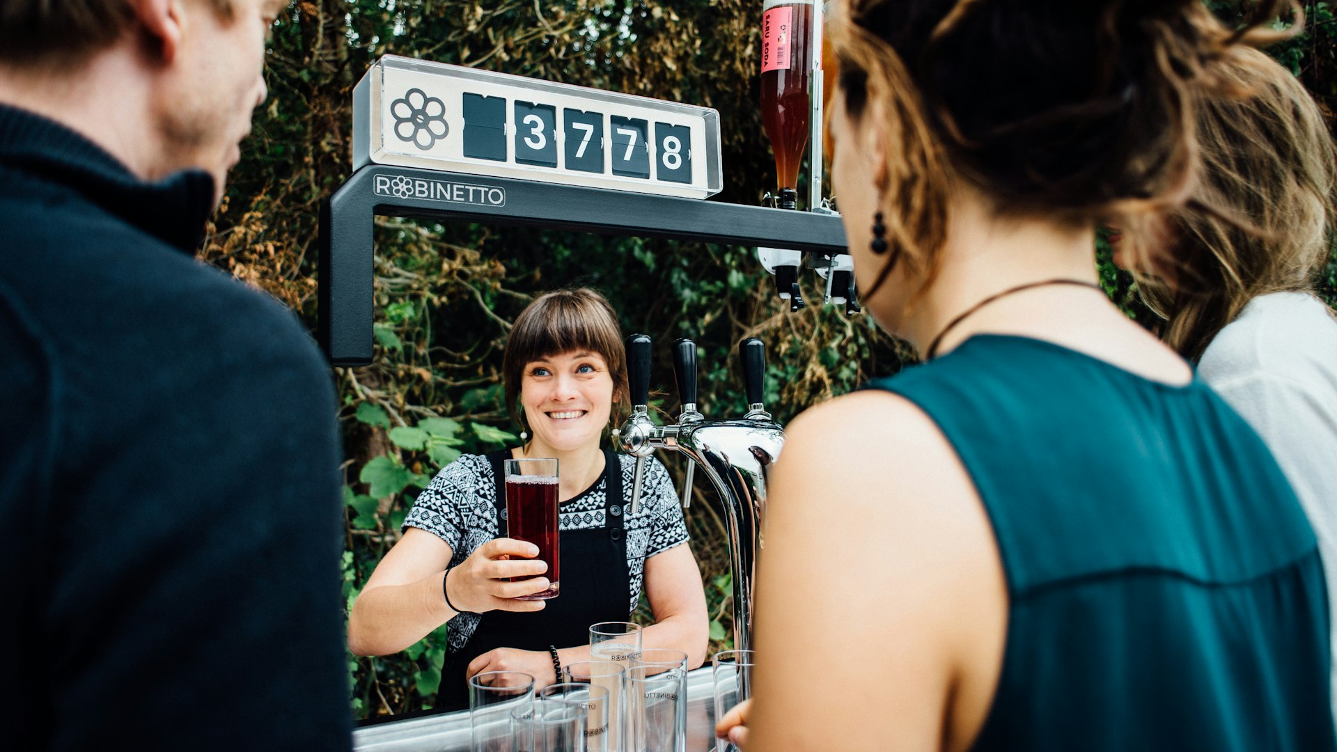 Met een watertap van Robinetto serveer je lekker gekoeld plat en bruisend water, bier op en verschillende dranken van siropen. 